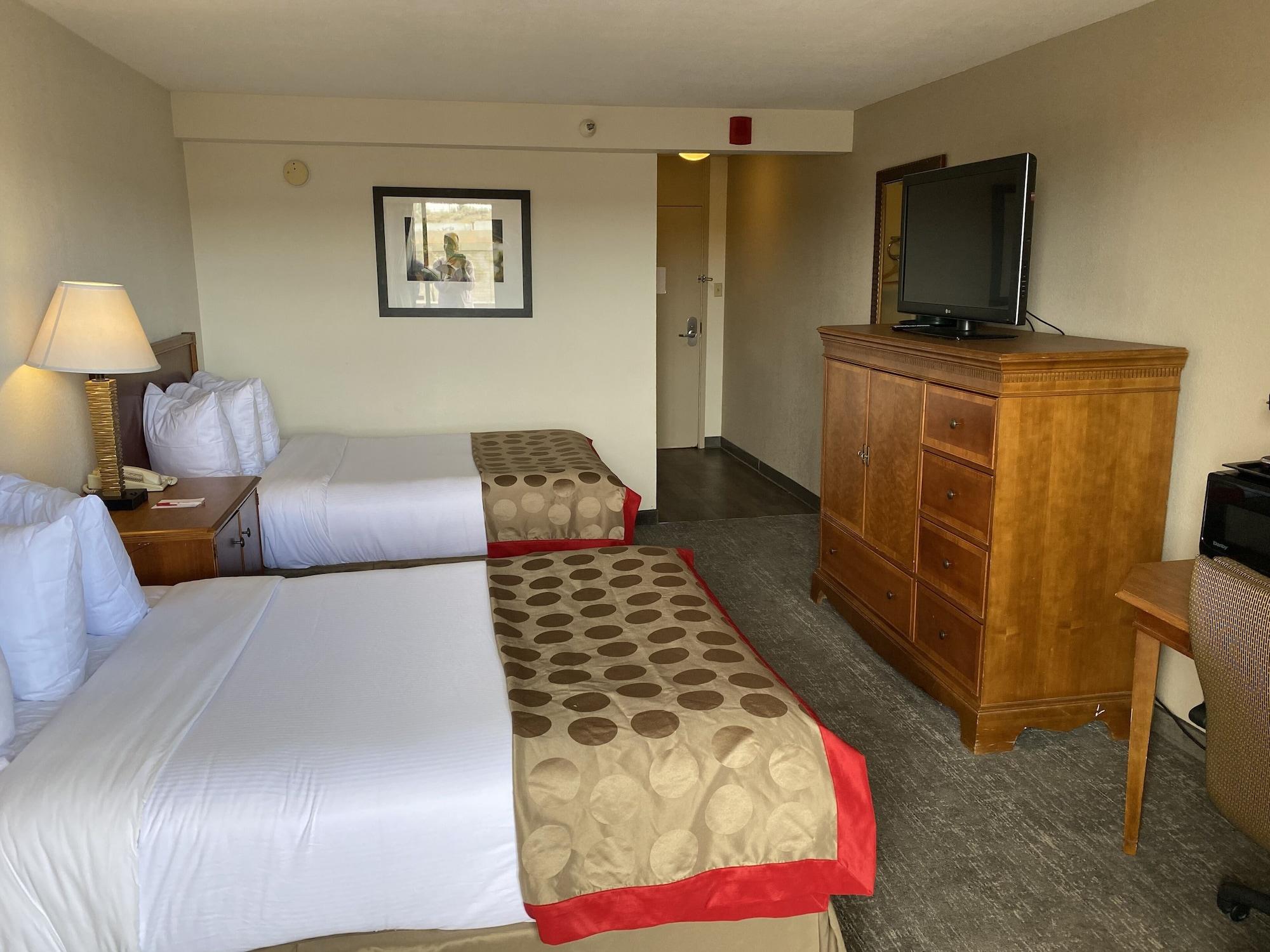Hotel Ramada By Wyndham Albuquerque Midtown Exterior foto